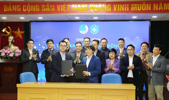 Lễ ký kết triển khai chương trình “Khởi nghiệp số Y tế Clinic4.0”.